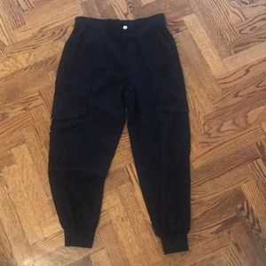 Lady’s Zara cargo pants